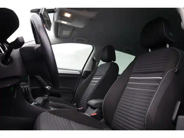 VW GOLF (21/23)