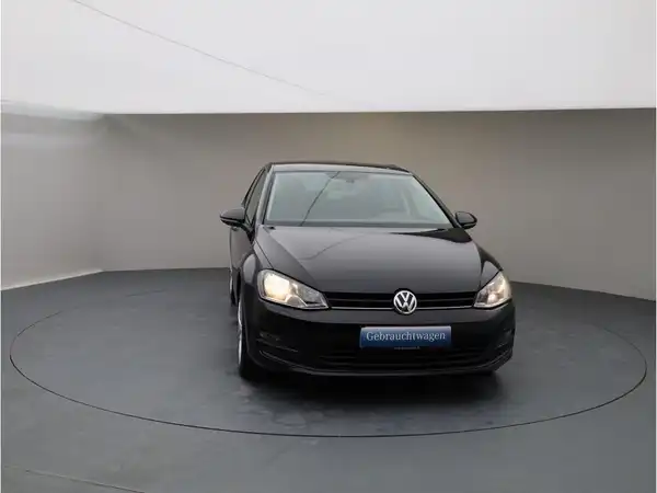 VW GOLF (9/23)