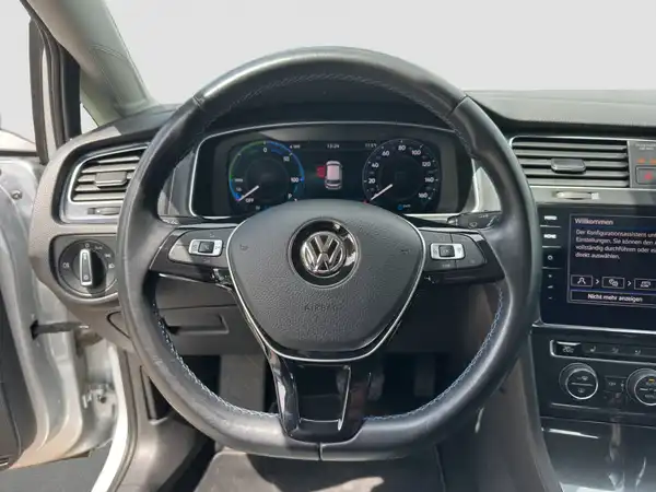 VW E-GOLF (11/17)
