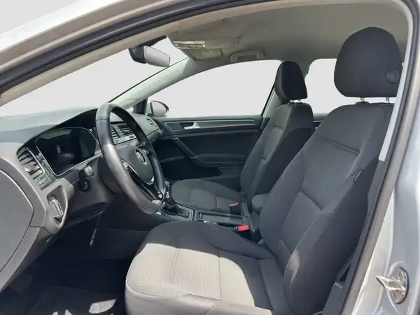 VW E-GOLF (8/17)