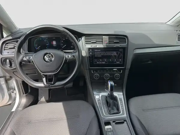 VW E-GOLF (10/17)
