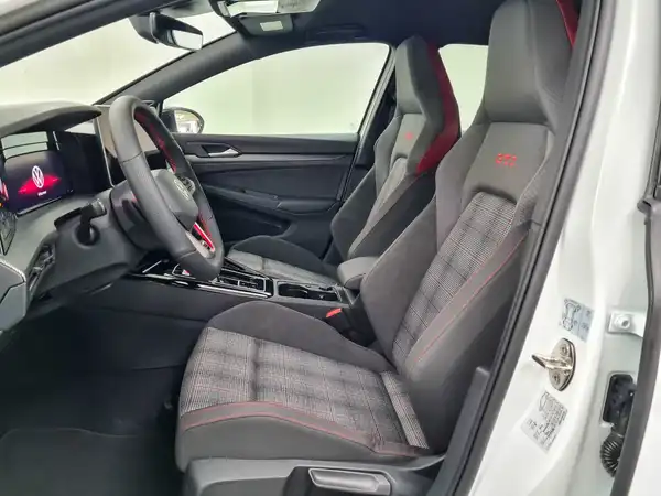 VW GOLF GTI (8/19)