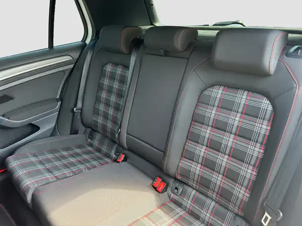 VW GOLF GTI (9/17)