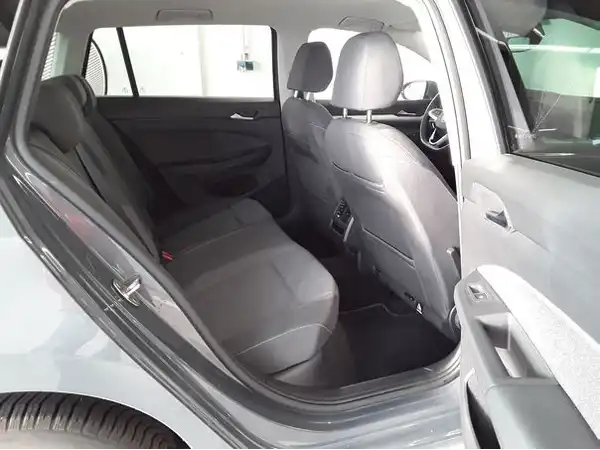 VW GOLF VARIANT (8/9)