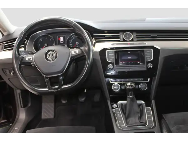 VW PASSAT VARIANT (10/12)