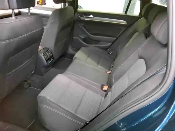 VW PASSAT VARIANT (7/7)