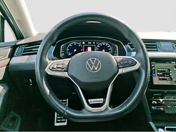 VW PASSAT VARIANT (10/16)