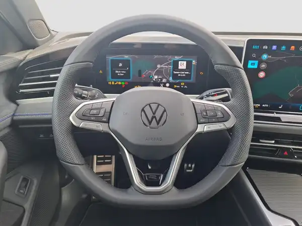VW PASSAT (11/17)