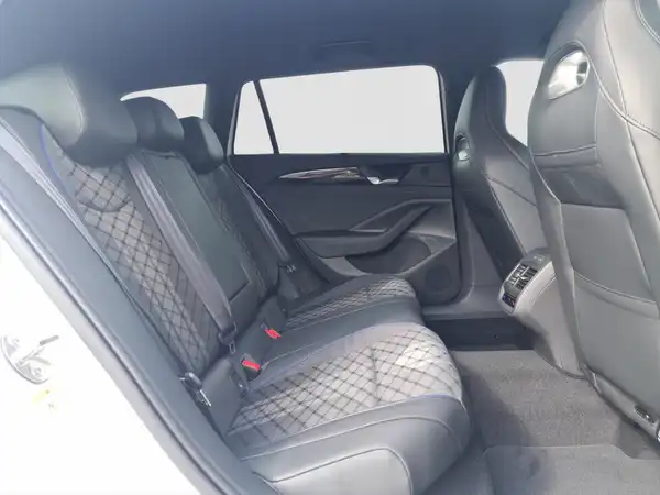 VW PASSAT (16/17)