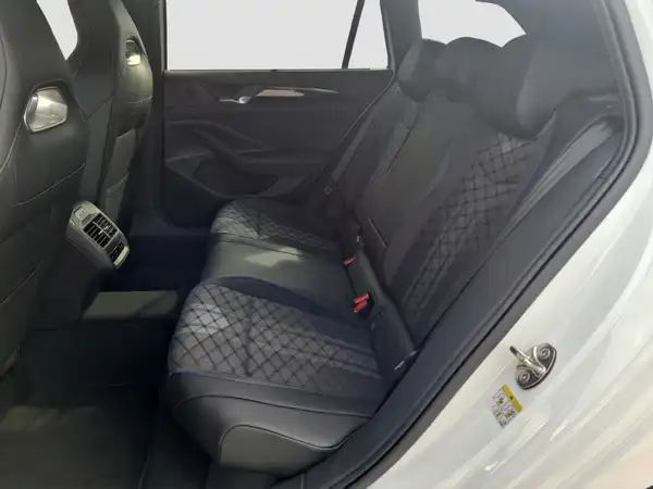 VW PASSAT (9/17)