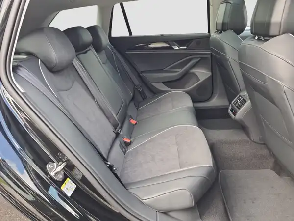VW PASSAT (16/17)