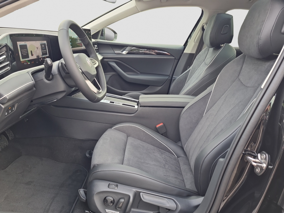VW PASSAT (8/17)