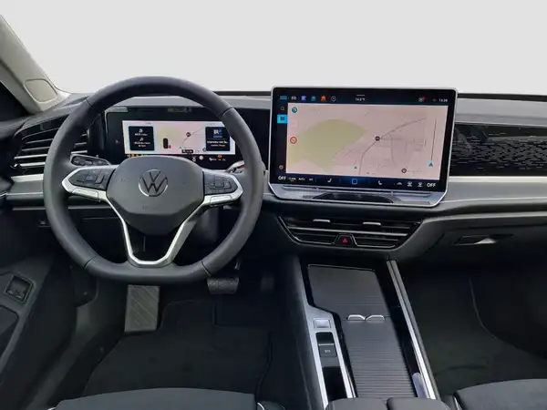 VW PASSAT (10/17)