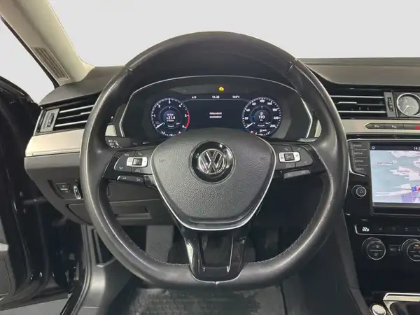 VW PASSAT VARIANT (11/17)