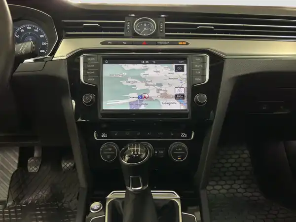 VW PASSAT VARIANT (12/17)
