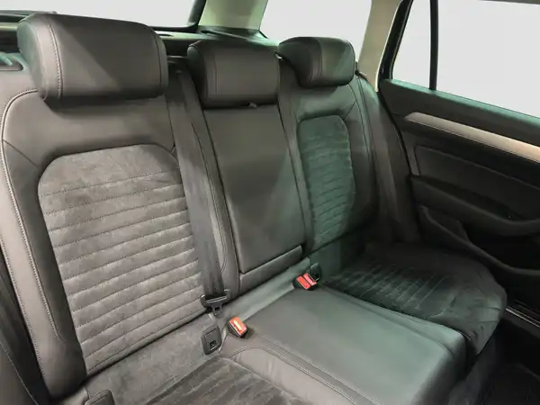 VW PASSAT VARIANT (16/17)