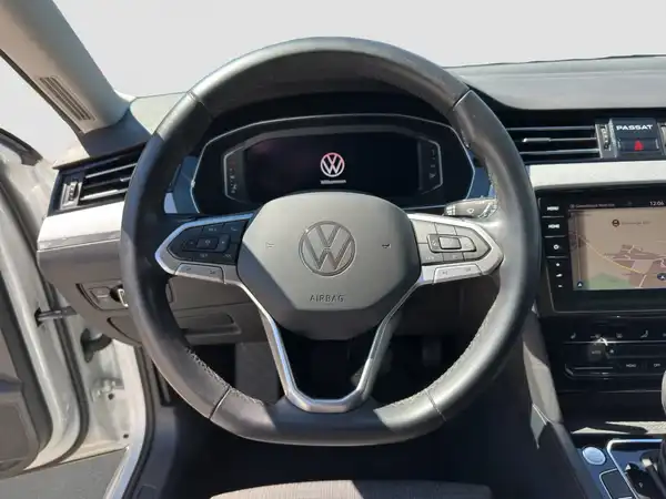 VW PASSAT VARIANT (11/17)