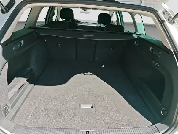 VW PASSAT VARIANT (13/16)