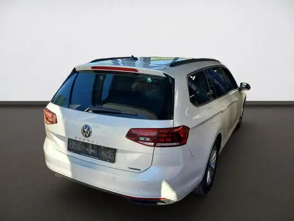 VW PASSAT VARIANT (3/4)