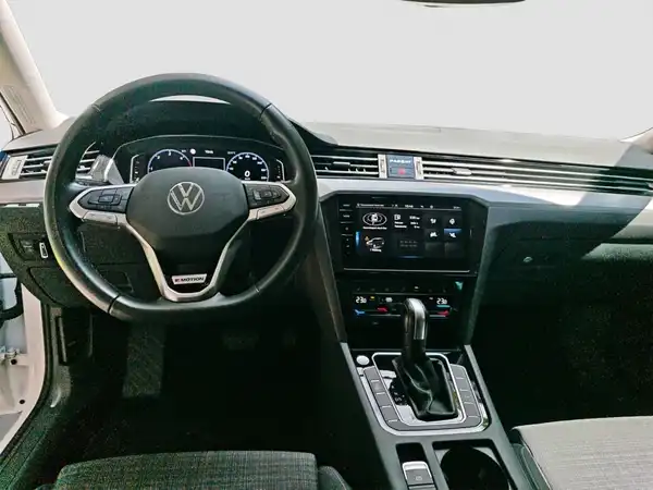 VW PASSAT VARIANT (10/16)