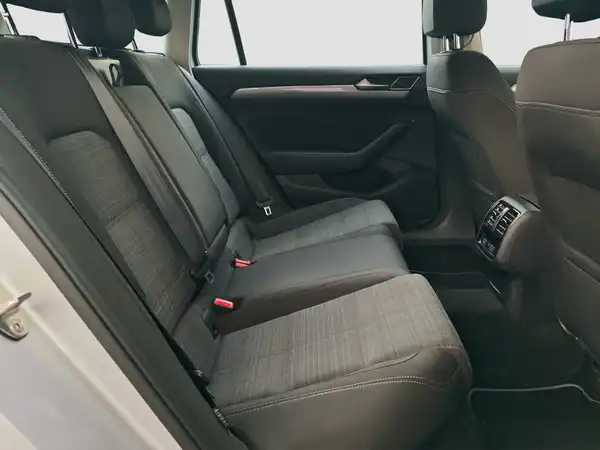 VW PASSAT VARIANT (15/15)