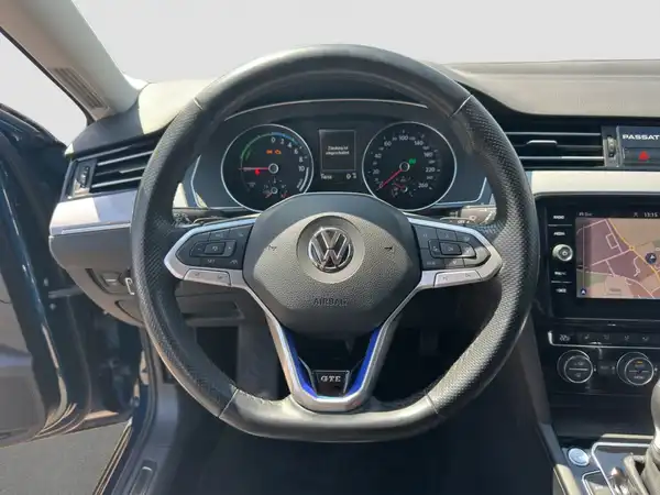 VW PASSAT VARIANT (11/17)