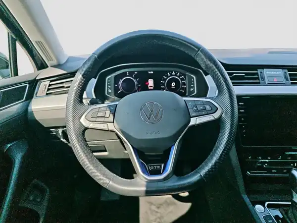 VW PASSAT VARIANT (11/17)