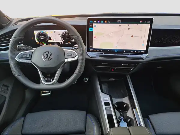 VW PASSAT (10/16)