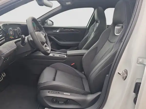 VW PASSAT (8/17)