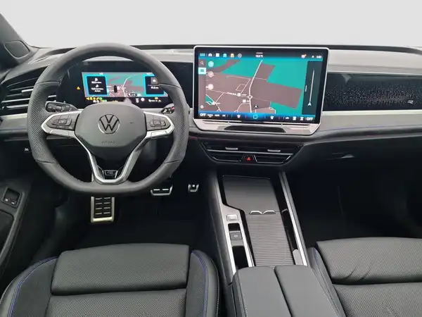 VW PASSAT (10/17)