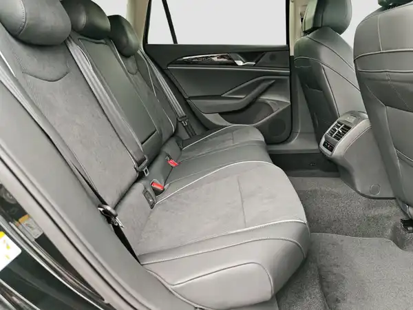 VW PASSAT (16/17)
