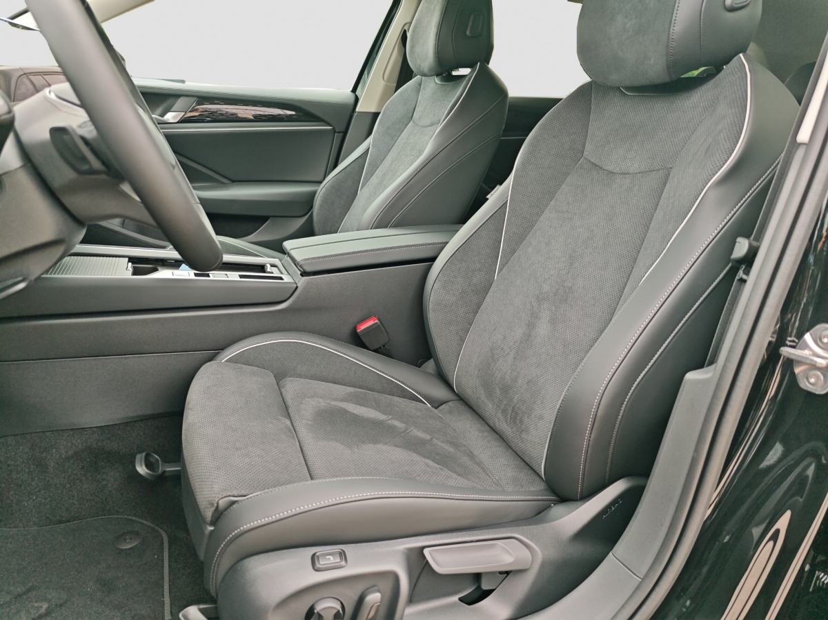 VW PASSAT (8/17)