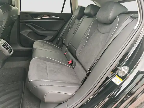 VW PASSAT (9/17)