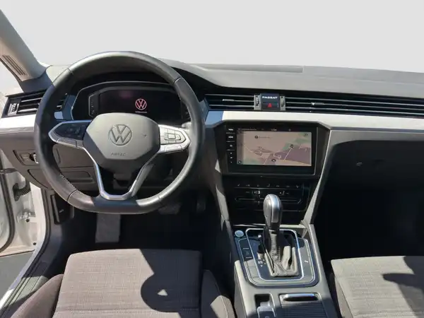VW PASSAT VARIANT (10/17)