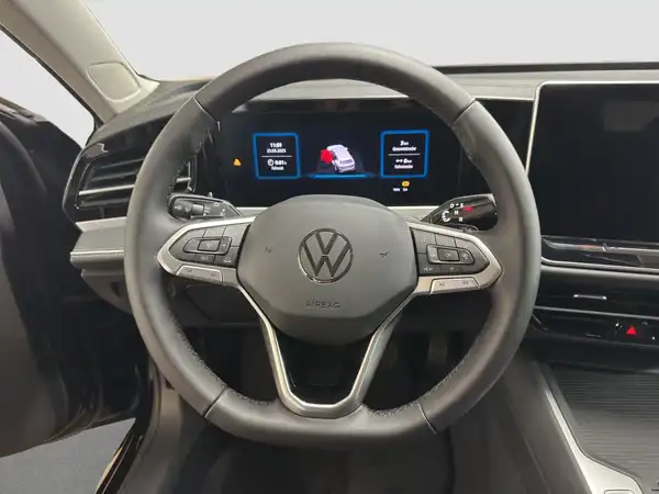 VW PASSAT (11/17)