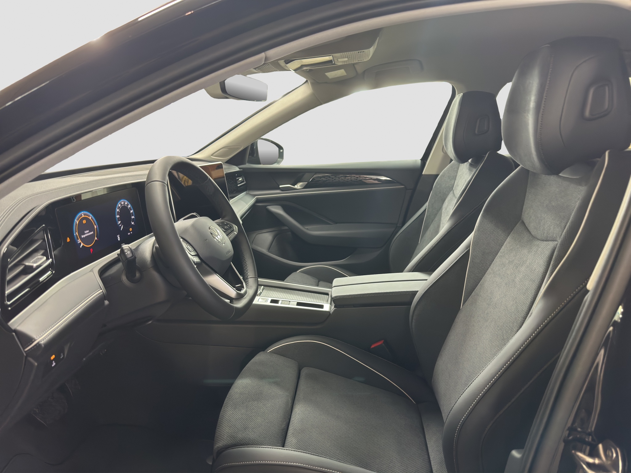 VW PASSAT (8/17)
