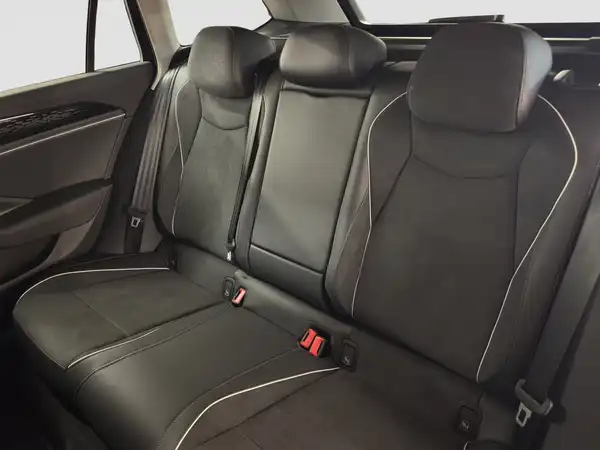 VW PASSAT (9/17)