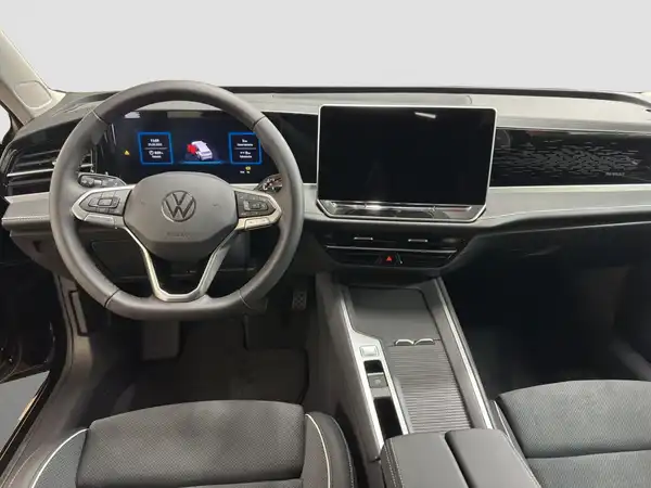 VW PASSAT (10/17)
