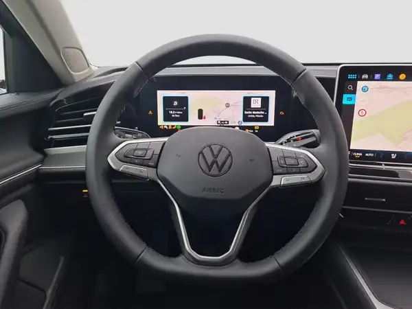 VW PASSAT (11/16)