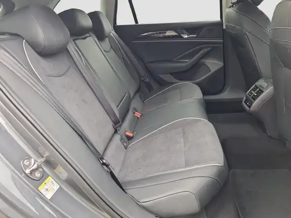 VW PASSAT (15/16)