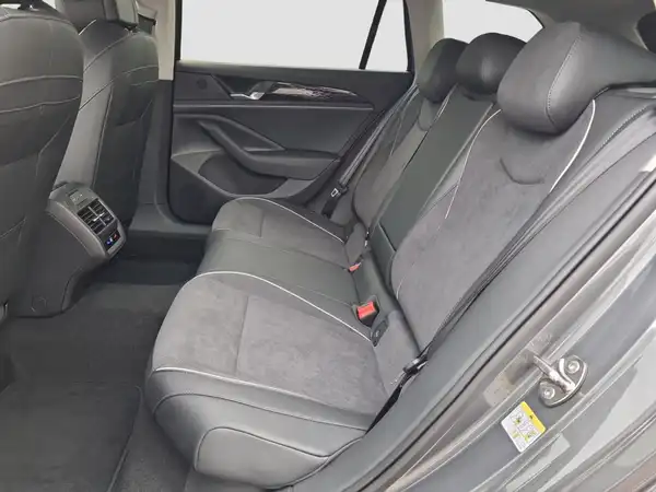 VW PASSAT (9/16)