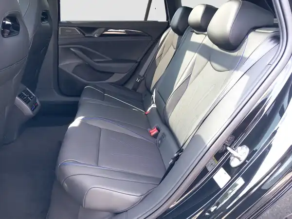 VW PASSAT (9/17)