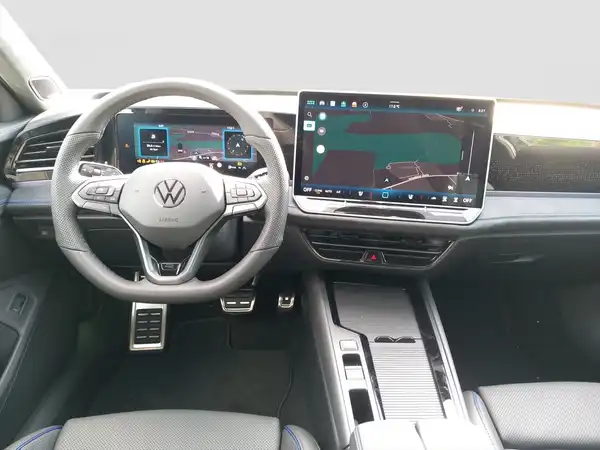VW PASSAT (10/17)
