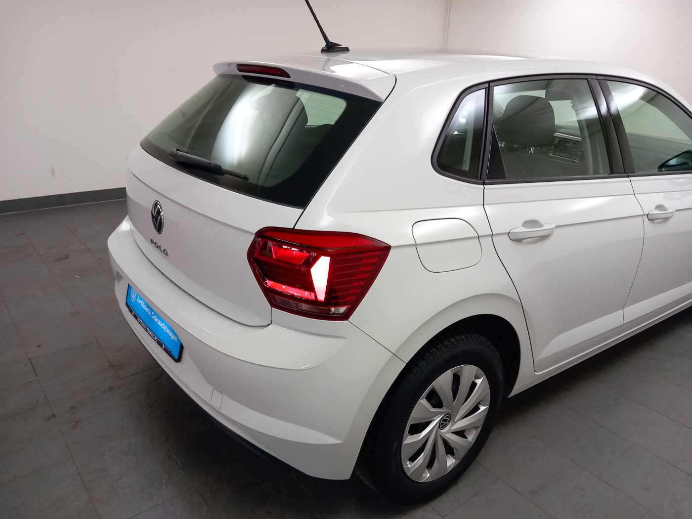 VW POLO (18/23)