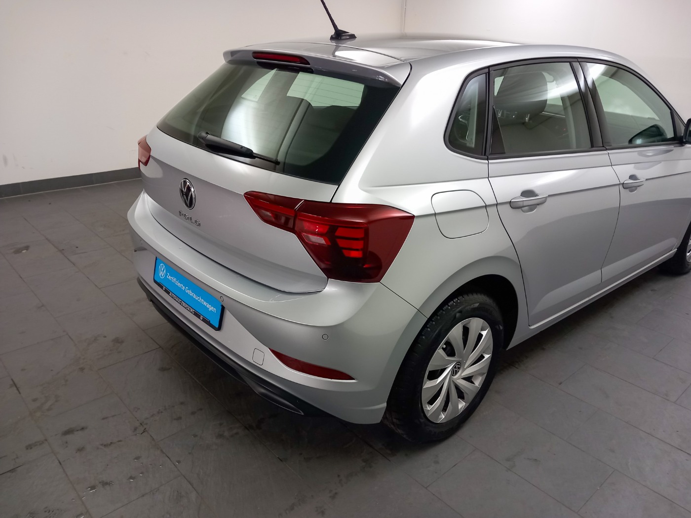 VW POLO (18/23)