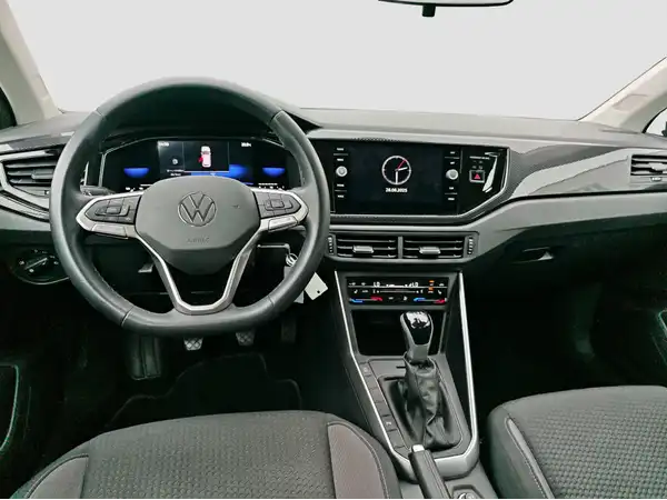 VW POLO (10/16)