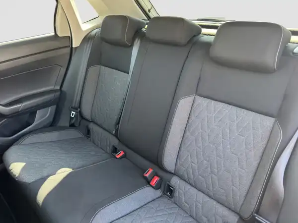 VW POLO (9/16)