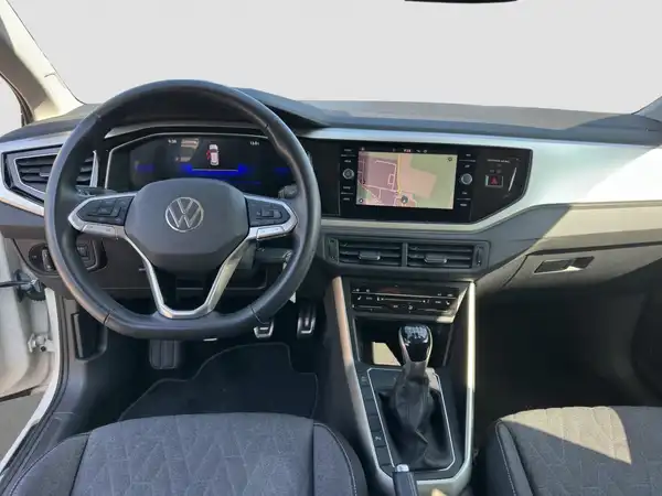 VW POLO (10/16)