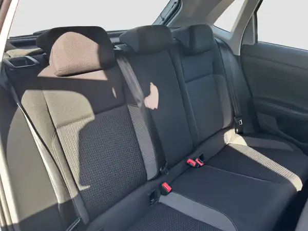 VW POLO (15/16)