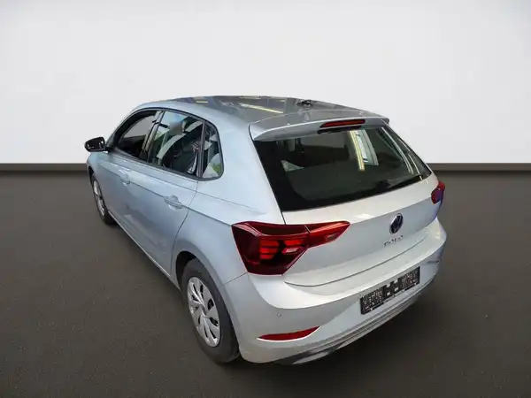 VW POLO (3/6)
